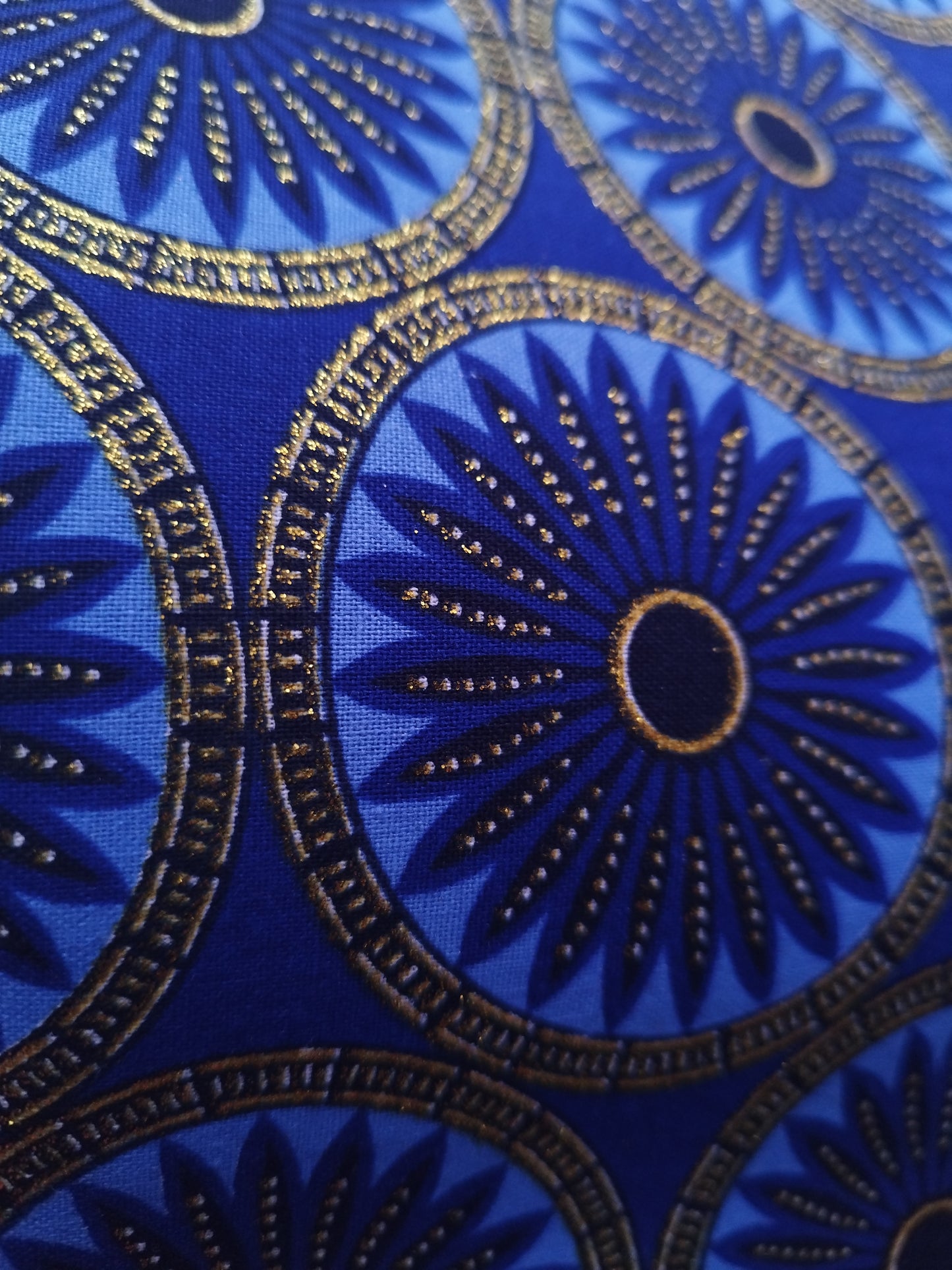 1 yard (90 cm) - Tissu wax pailleté - rosaces bleues nuit et dorées