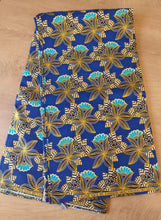 Charger l'image dans la galerie, Tissu wax pailleté - fleurs fond bleu roi et doré - par 50 centimètres