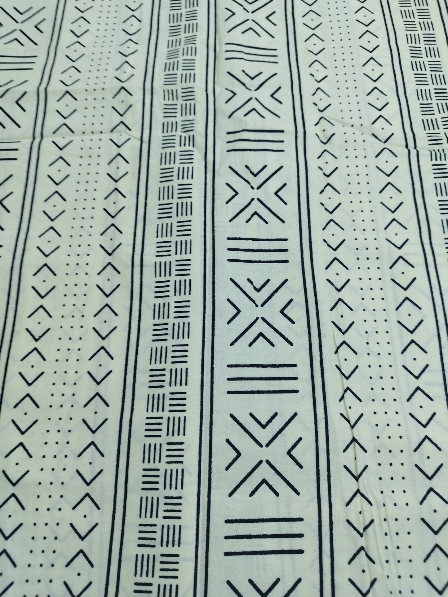 1 yard (90 cm) Tissu wax - façon bogolan fond crème