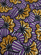 Charger l'image dans la galerie, Tissu wax - fleurs de mariage marron sur fond parme - par 50 centimètres