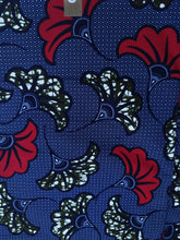 Charger l'image dans la galerie, Tissu wax - fleurs de mariage kakis et rouges fond bleu - par 50 centimètres