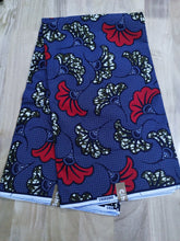 Charger l'image dans la galerie, Tissu wax - fleurs de mariage kakis et rouges fond bleu - par 50 centimètres