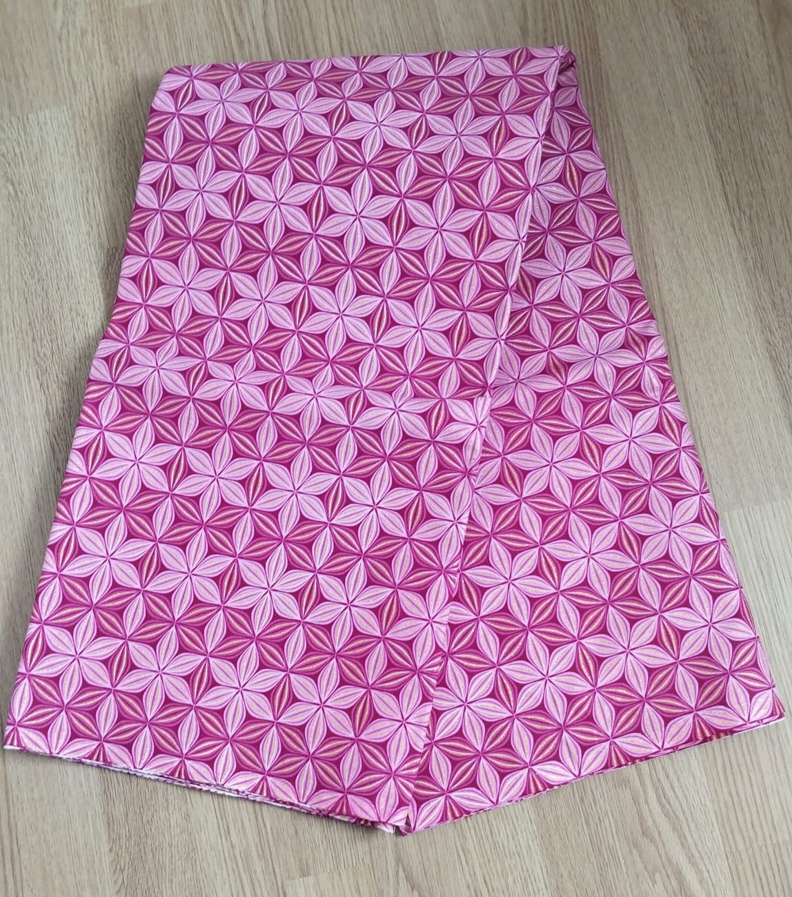 1 yard (90 cm) - Tissu wax pailleté - rosaces roses pailleté doré