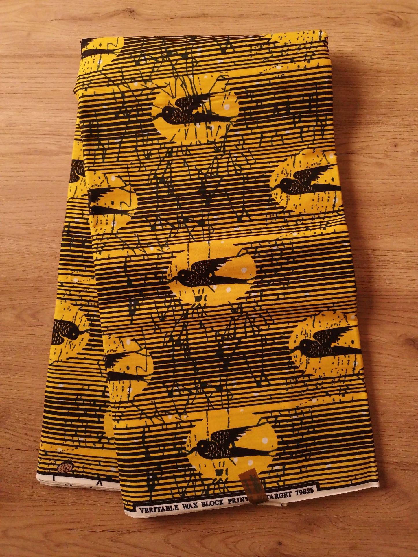 1 yard (90 cm) - Tissu wax hirondelles sur fond jaune