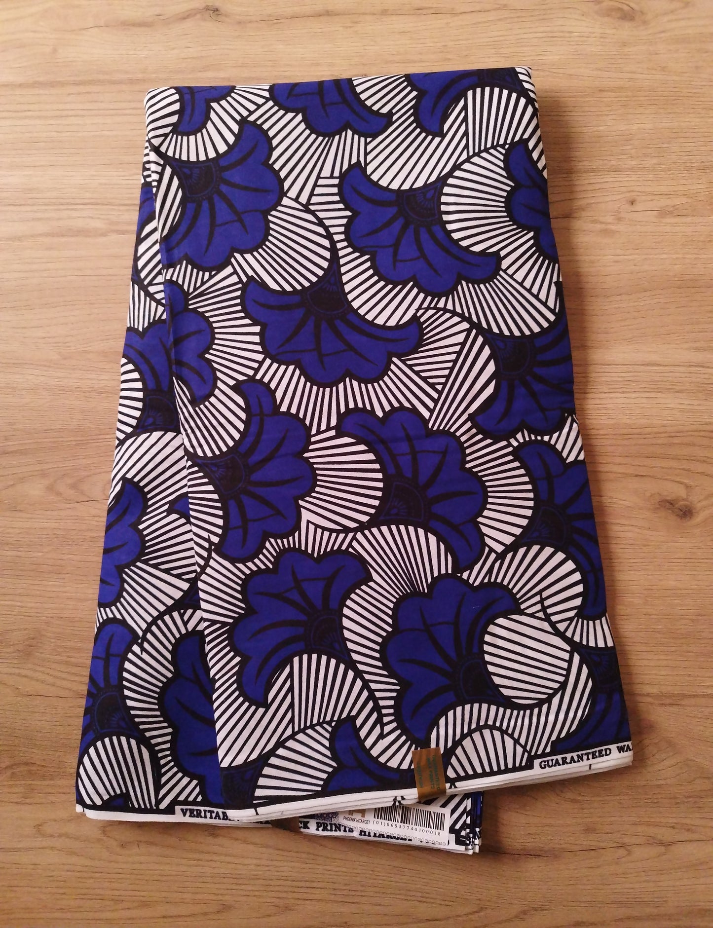 1 yard (90 cm) - Tissu wax fleurs de mariage bleues sur fond blanc