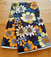 Charger l'image dans la galerie, Tissu wax - fleurs corail, jaunes, blanches fond bleu nuit - par 50 centimètres