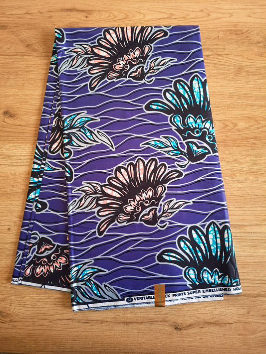 1 yard (90 cm) - tissu wax java, fleurs roses et bleues sur fond violet et détails argentés