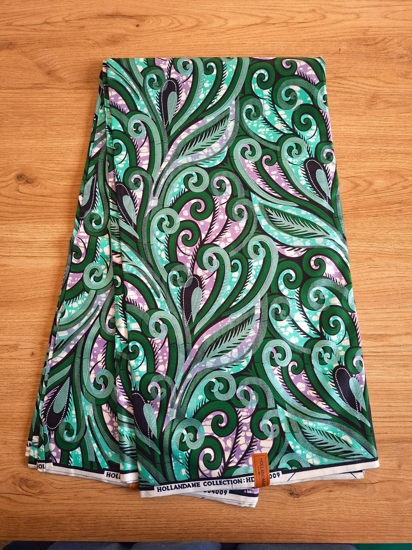 1 yard (90 cm) - Tissu wax motifs violets et vert brillant