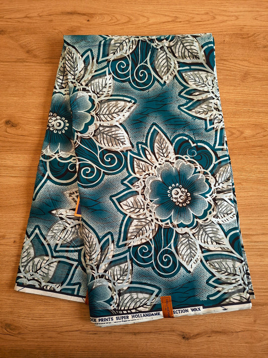 1 yard (90 cm) - Tissu wax grandes fleurs beiges et vert canard aux détails argentés