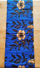 Charger l&#39;image dans la galerie, Tissu wax - hibiscus oranges sur fond bleu - par 50 centimètres
