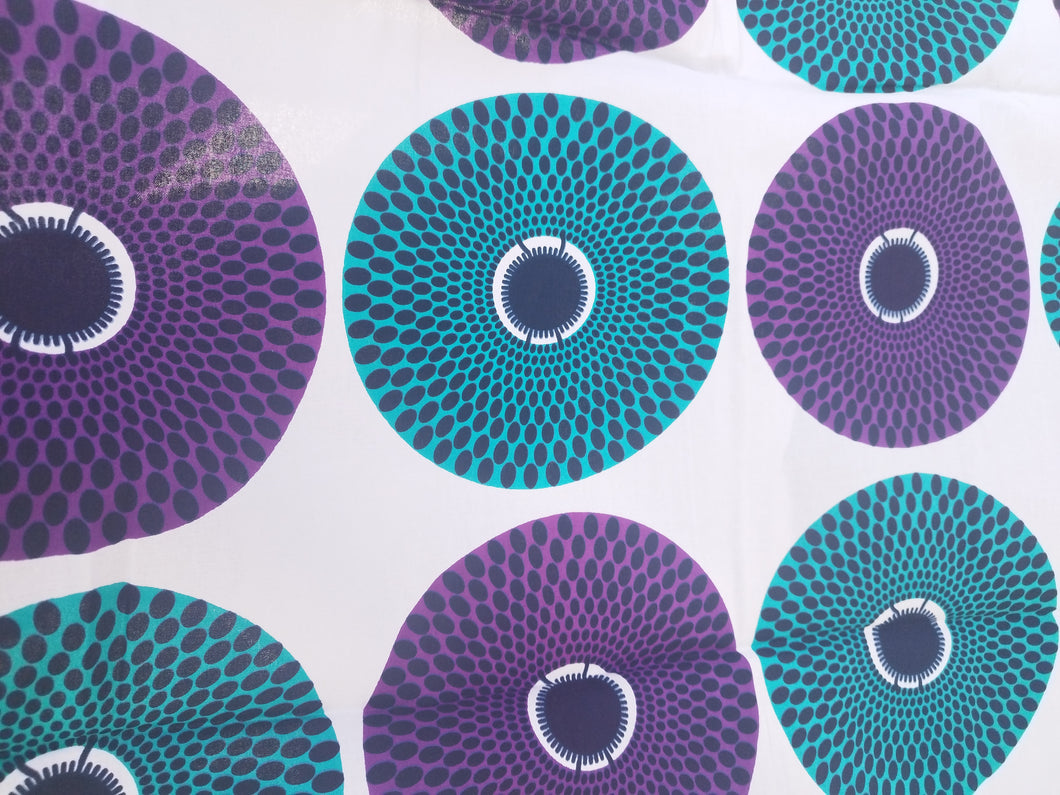 Tissu wax - Grands disques bleus et violets fond blanc - à partir de 50 centimètres