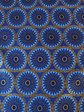 Charger l&#39;image dans la galerie, Tissu wax pailleté - rosaces bleues et dorées - par 50 centimètres
