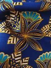 Charger l&#39;image dans la galerie, Tissu wax pailleté - fleurs fond bleu roi et doré - par 50 centimètres
