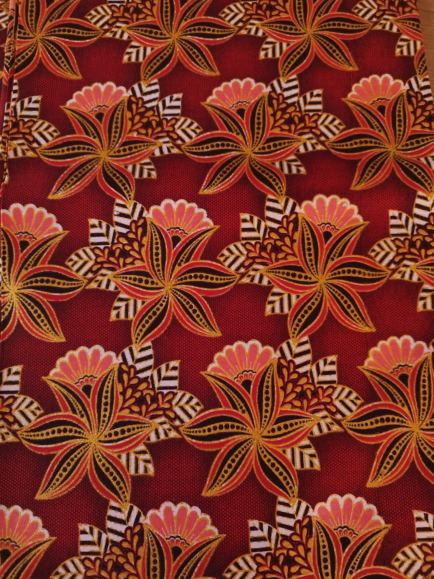 1 yard (90 cm) - Tissu wax pailleté - petites fleurs corail et dorées fond rouge