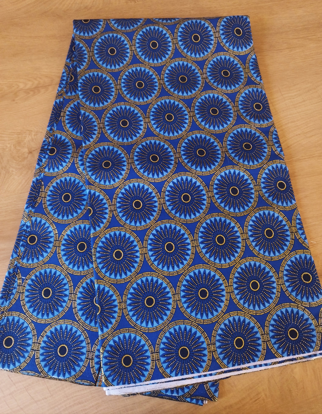 Tissu wax pailleté - rosaces bleues et dorées - par 50 centimètres