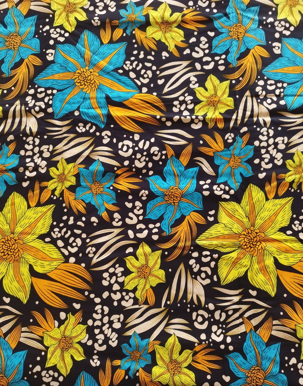 Tissu wax - fleurs jaunes, bleues, oranges - par 50 centimètres