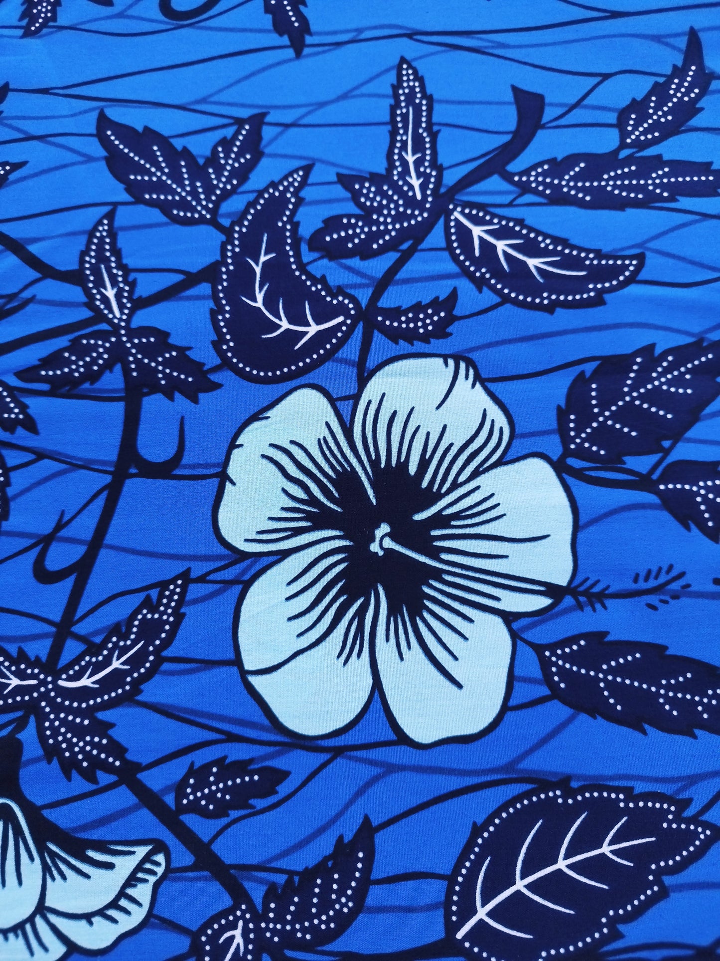 1 yard (90 cm) - Tissu wax - hibiscus bleu pâle sur fond bleu