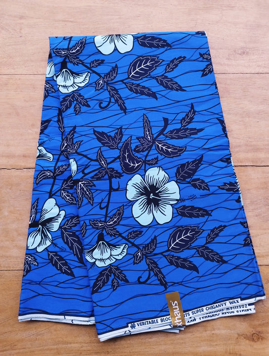1 yard (90 cm) - Tissu wax - hibiscus bleu pâle sur fond bleu
