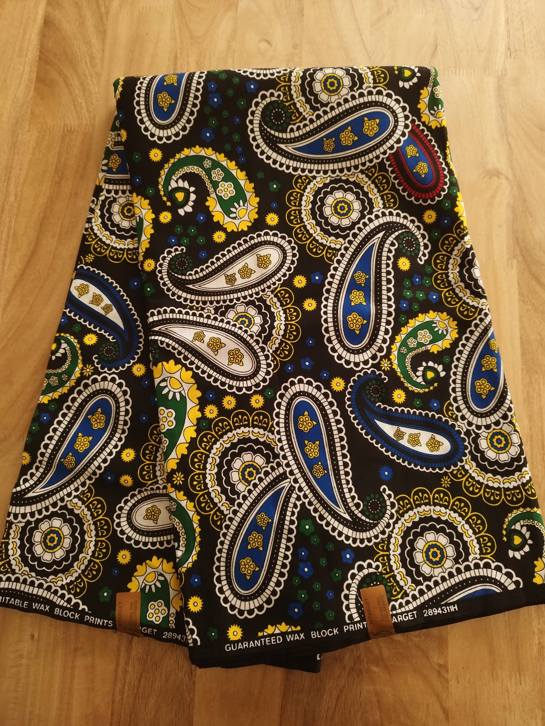 Tissu wax - motif paisley ou cachemire fond noir - par 50 centimètres