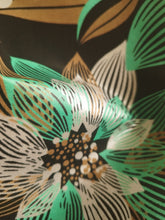 Charger l&#39;image dans la galerie, Tissu wax java argenté - fleurs vertes, bronzes et argentées
