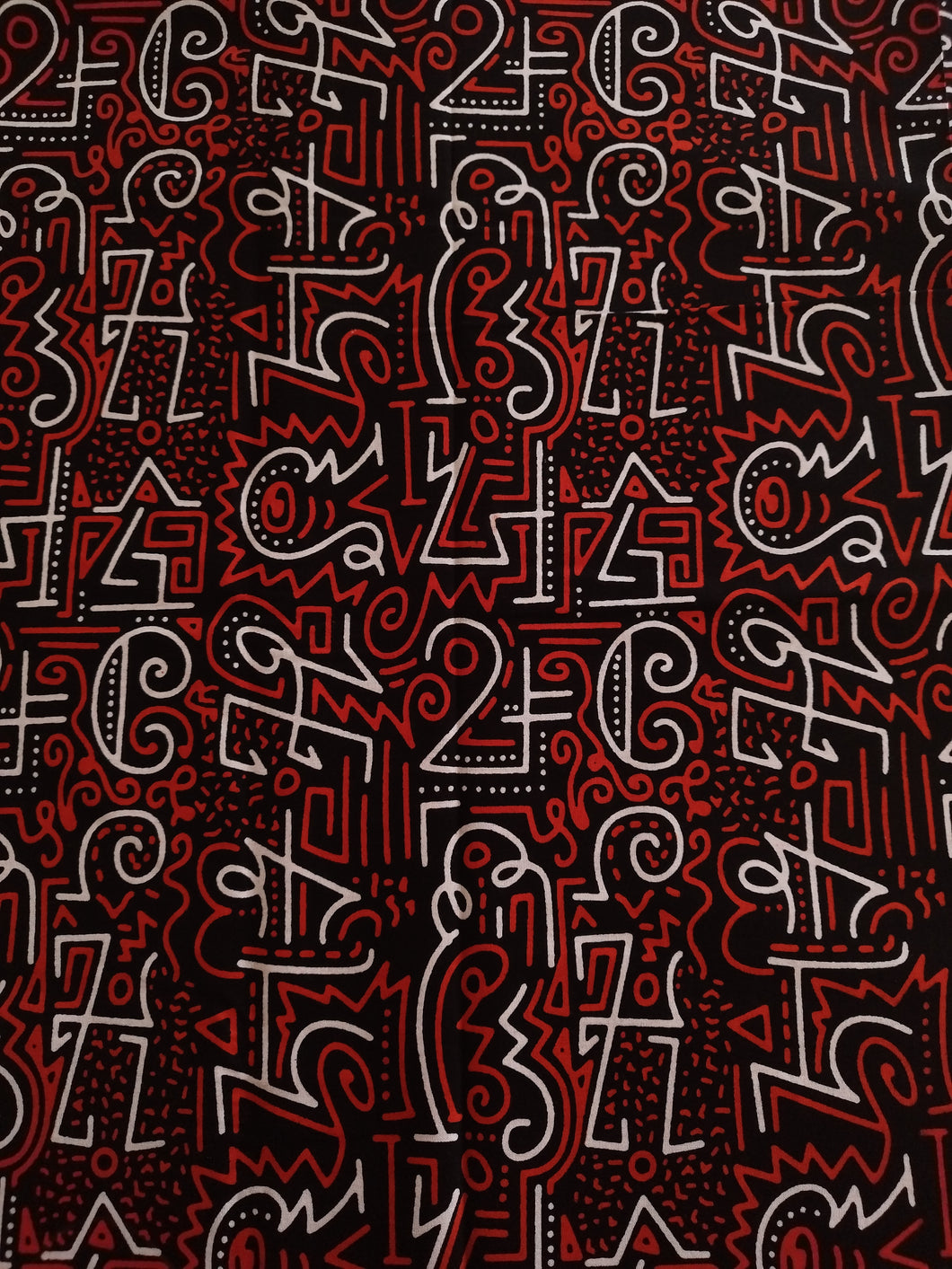 Tissu wax - motifs graphiques rouges, blancs et noirs - par 50 centimètres