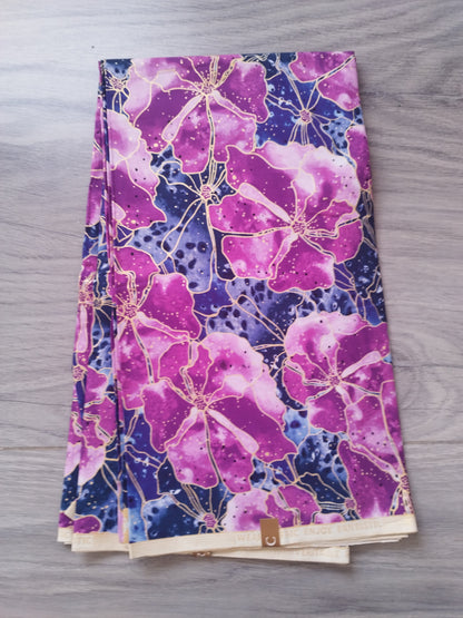 6 yards (5m40) - Tissu wax java - grandes fleurs roses aux détails dorés fond bleu