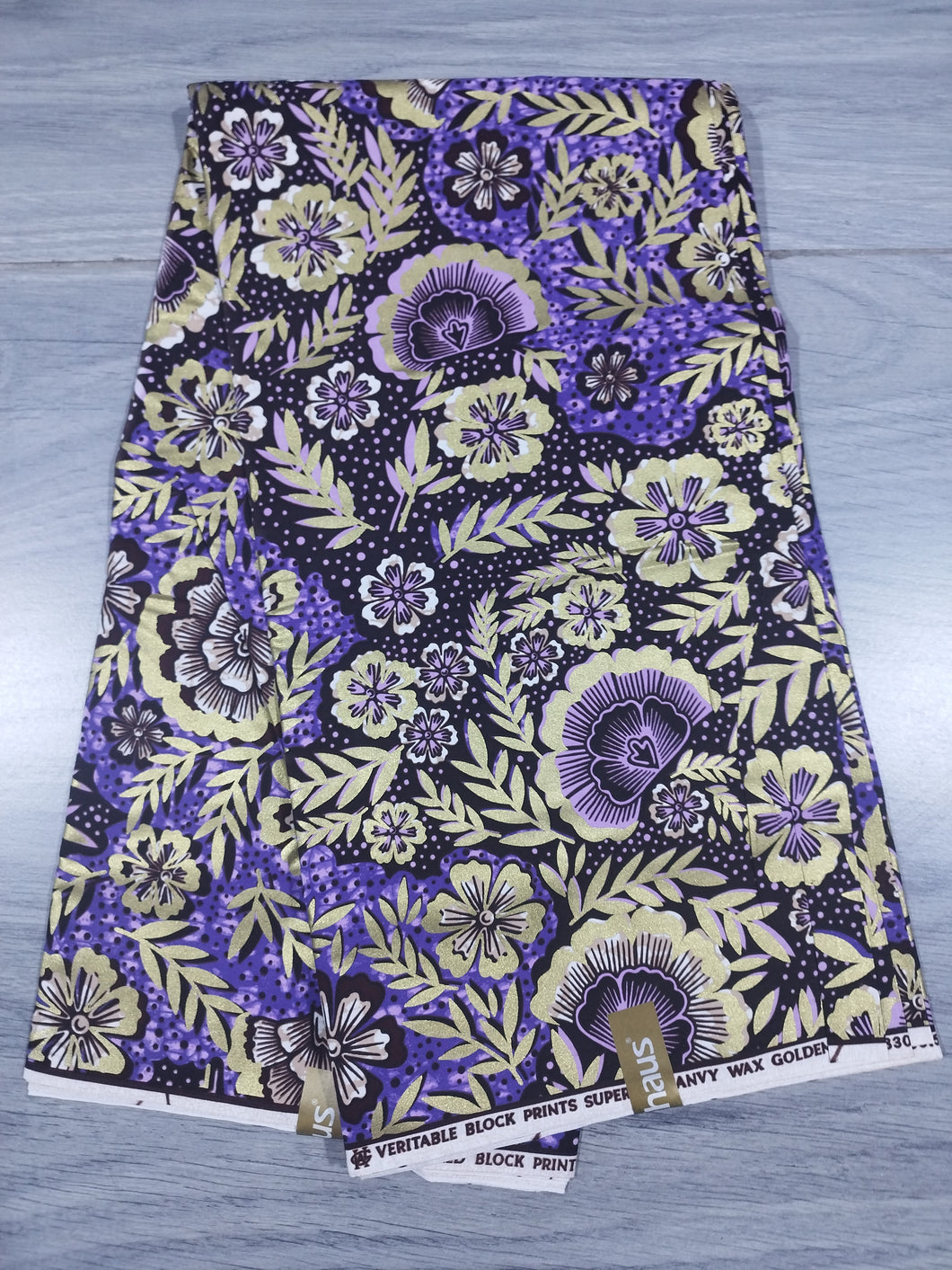 6 yards (5m40) - tissu wax java fleurs violettes et noires aux détails dorés