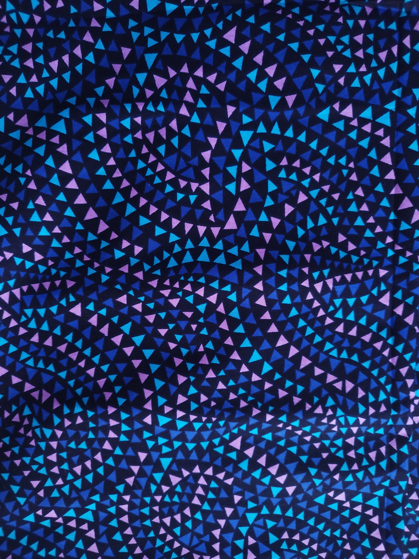 1 yard (90 cm) - Tissu wax - petits triangles bleus, violets, noirs