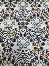 Charger l&#39;image dans la galerie, 6 yards - Tissu wax - façon arabesques noires, rouges, jaunes fond blanc
