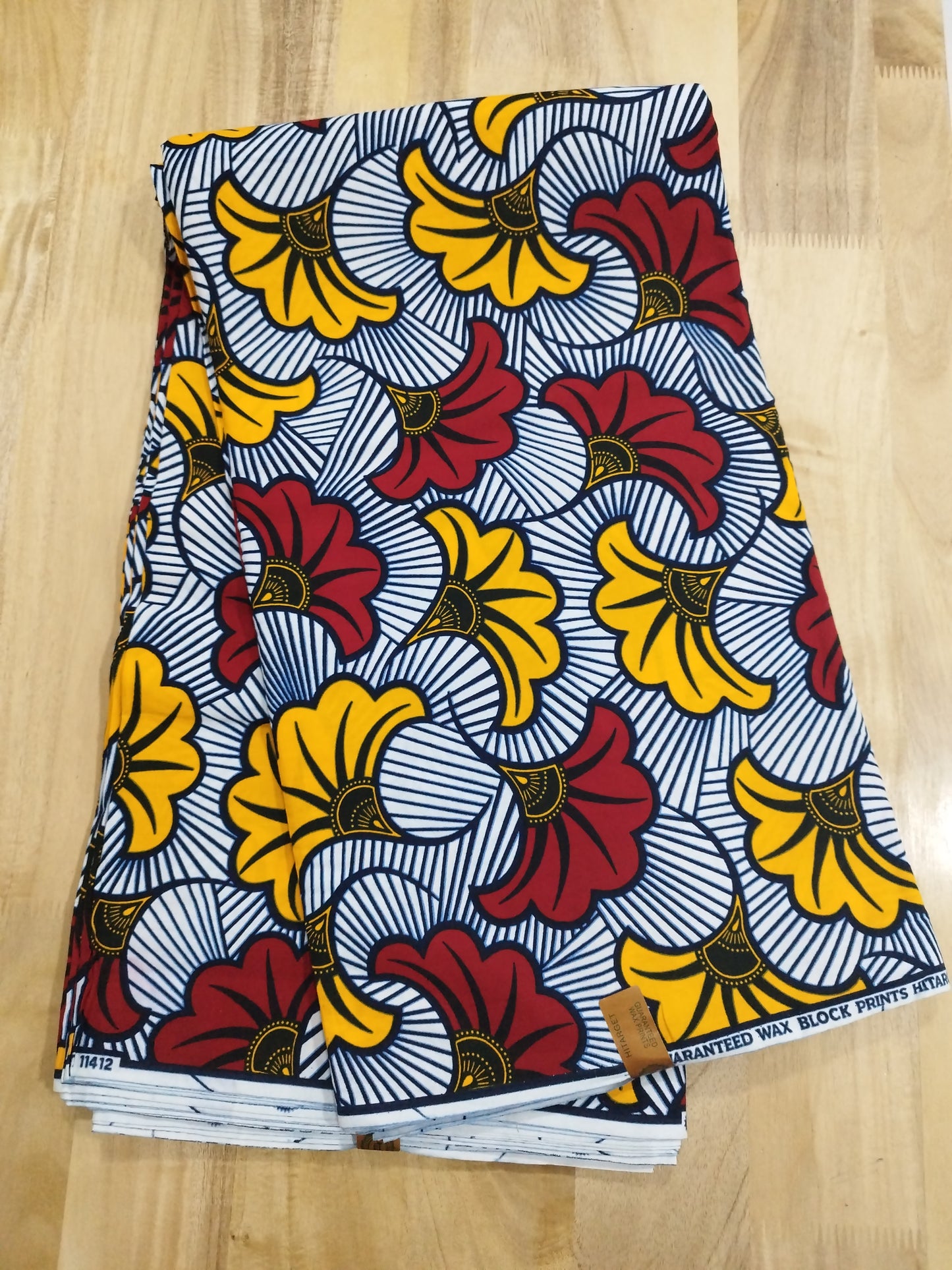 1 yard (90 cm) - Tissu wax - fleurs de mariage jaunes et rouges sur fond blanc