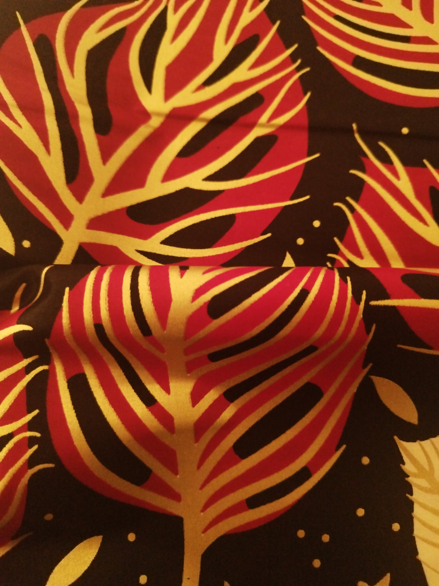6 yards - Tissu wax java - feuilles rouges, noires, dorées