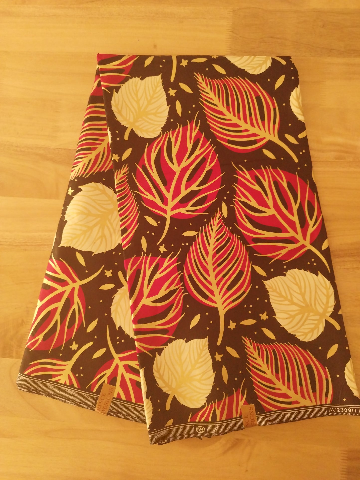 6 yards - Tissu wax java - feuilles rouges, noires, dorées