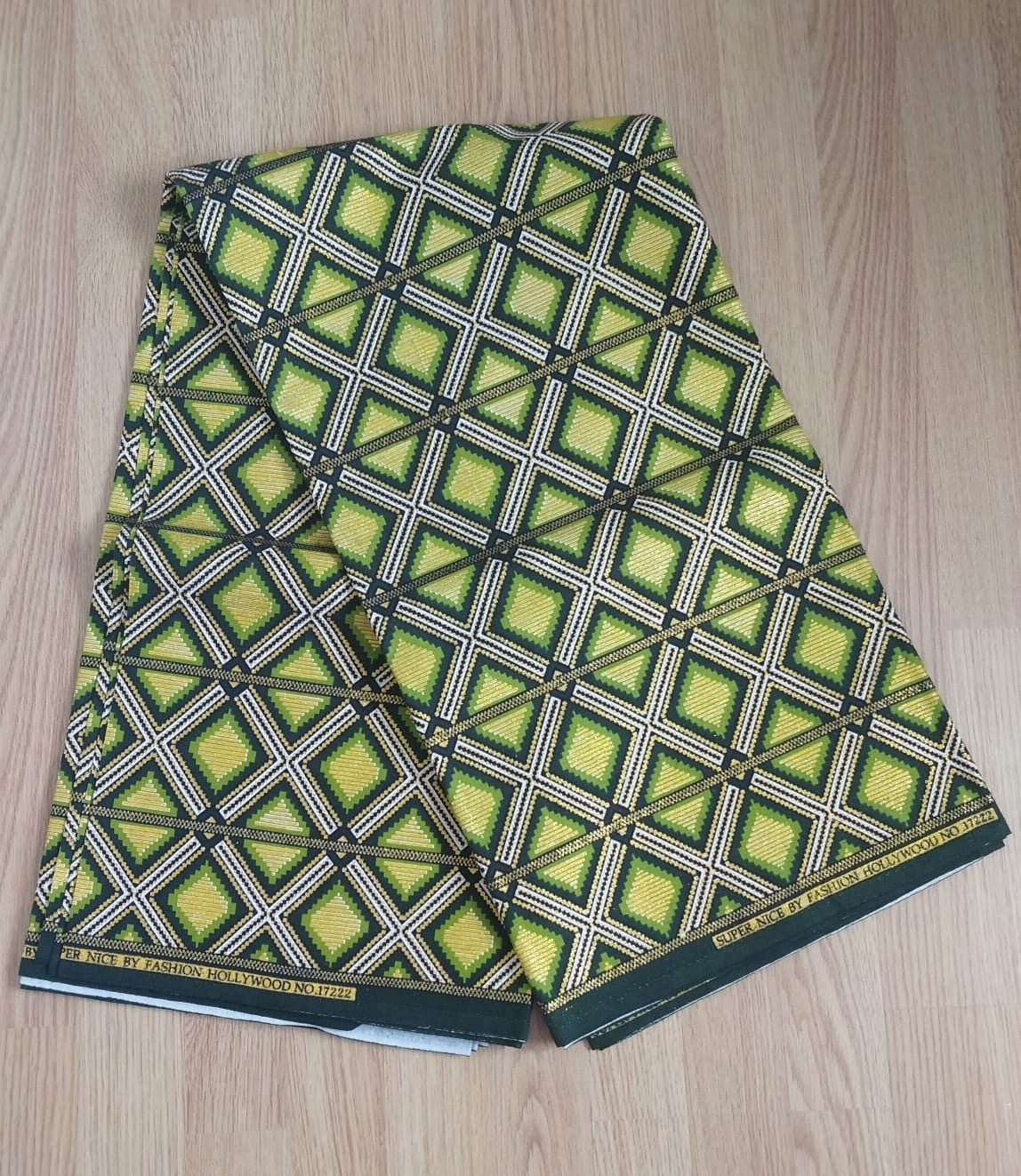 1 yard (90 cm) - Tissu wax pailleté - losanges jaunes, verts et dorés