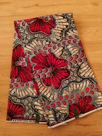 1 yard (90 cm) - Tissu wax grandes fleurs rouges aux détails gris irisés