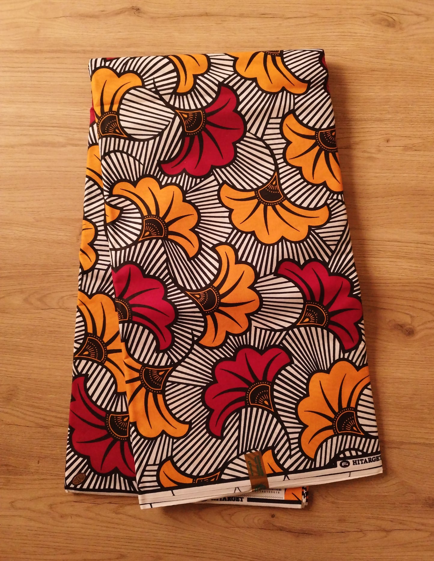 1 yard (90 cm) - Tissu wax fleurs de mariage rouges et jaunes sur fond blanc