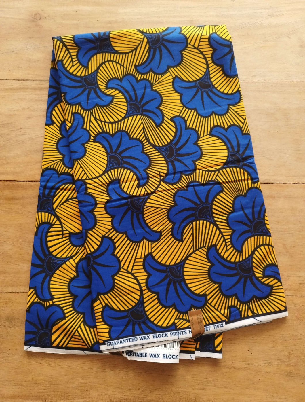 Tissu wax - fleurs de mariage bleues fond jaune - par 50 centimètres