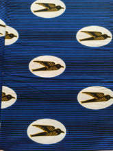 Charger l&#39;image dans la galerie, Tissu wax - hirondelles noires et jaunes fond bleu - à partir de 50 centimètres
