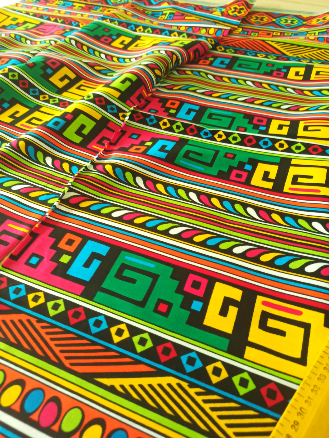 Tissu wax - motifs ethniques multicolores - à partir de 50 centimètres