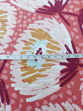 Charger l&#39;image dans la galerie, Tissu coton épais demi-natté - fleurs roses - certifié Oeko-Tex - par 50 cm
