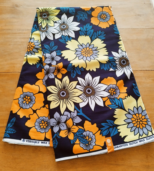 6 yards (5m40) - fleurs corail, jaunes, blanches fond bleu nuit